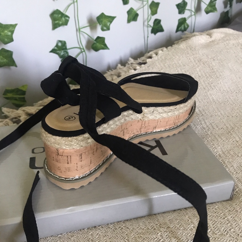 Shoes - Picture 3 of 4